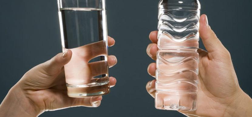 ¿Hay diferencia entre el agua de la canilla y el agua embotellada?